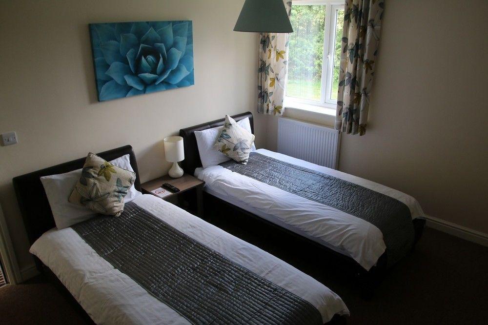 The Lodge Redhill  Bagian luar foto