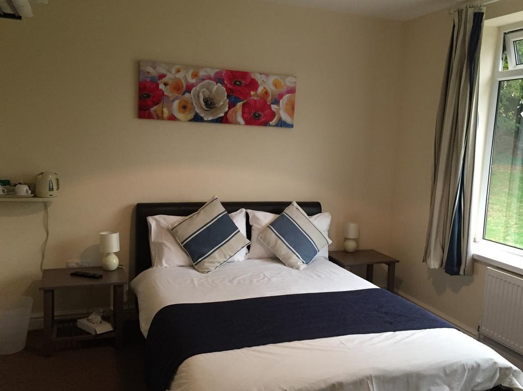 The Lodge Redhill  Bagian luar foto
