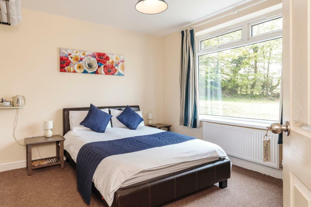 The Lodge Redhill  Bagian luar foto
